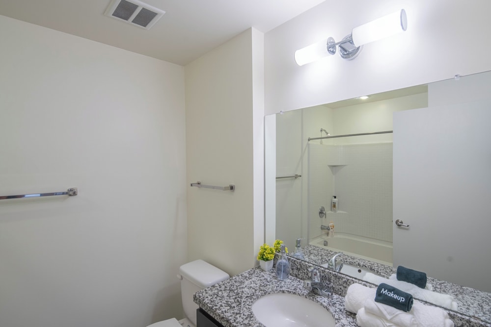 ROVE LIVING/KL - Roosevelt Point