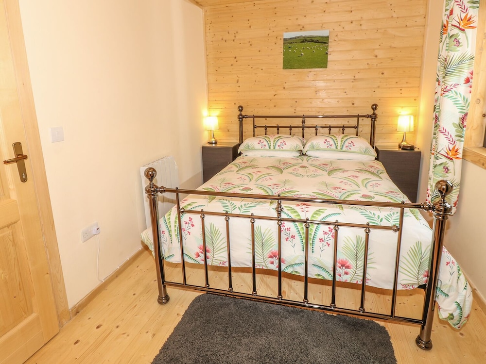 Chale Farm Lodge view 3