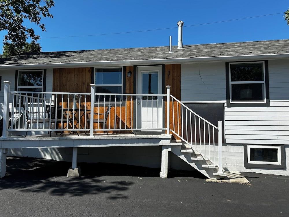 Lamplighter Cabins & Suites