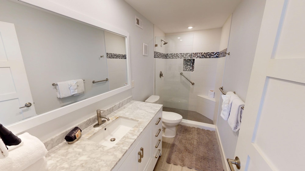 Dolphin Point 604c 2 Bedroom Condo
