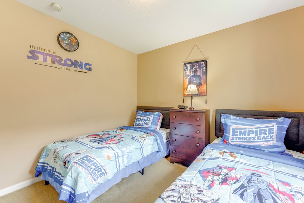 10 Mi to Wdw: Home w/ Themed Rooms, Pool & Lanai