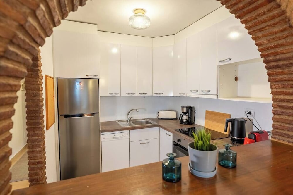 La Casa Bonita - Modern 2BR Apt with Private Terrace. Pool Views