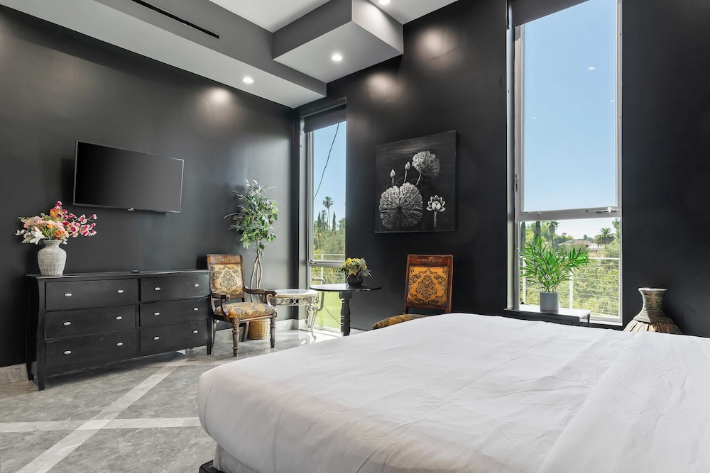 Luxe LA Escape w/ Pool, Views & Game Room Alta Vista Estate by Avantstay