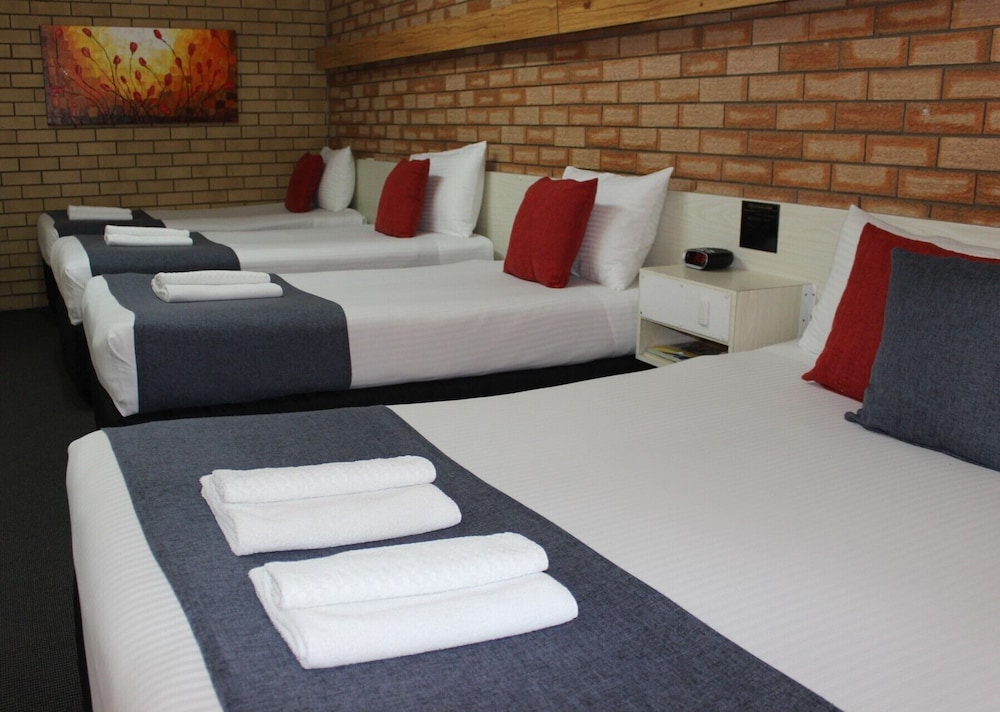 Golden Harvest Motor Inn