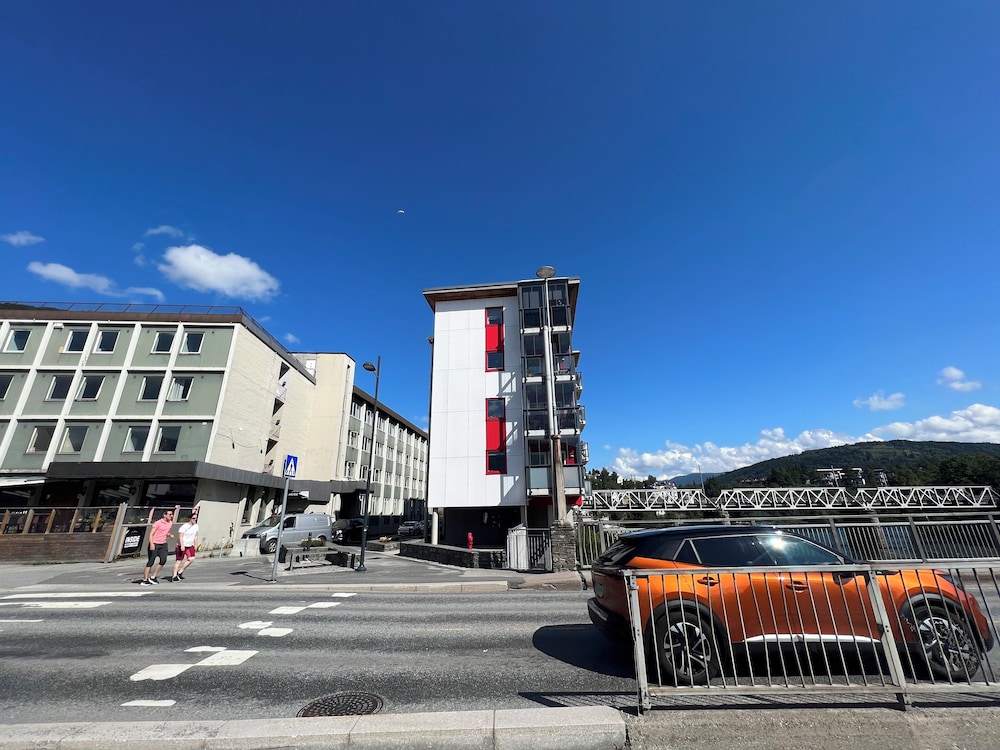 Hotel Voss Budget Apartments and Rooms - Image 1