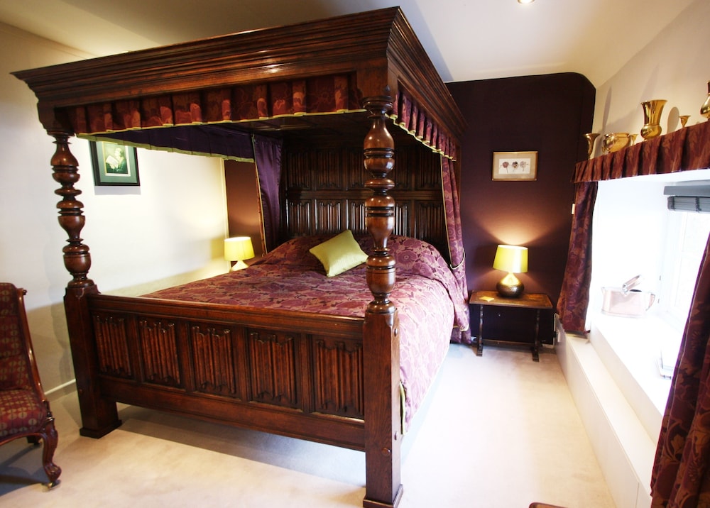 The Oxenham Arms