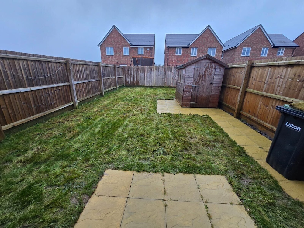 Luxurious Home Near Luton Airport. Suitable for Families and Contractors
