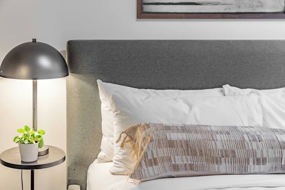 The Outrider by AvantStay Chic Stay Close to Broadway