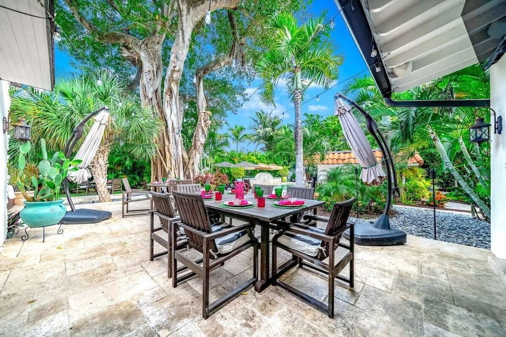 #1 Beach Estate Las Olas Beach Best Location