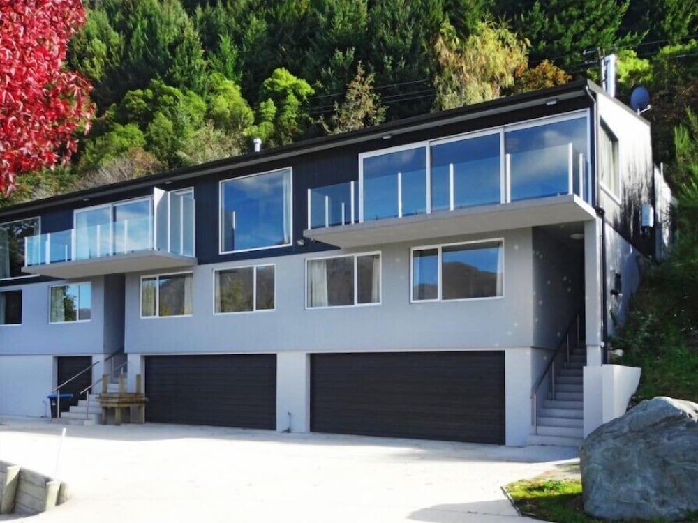 Gemini Lake View Villa