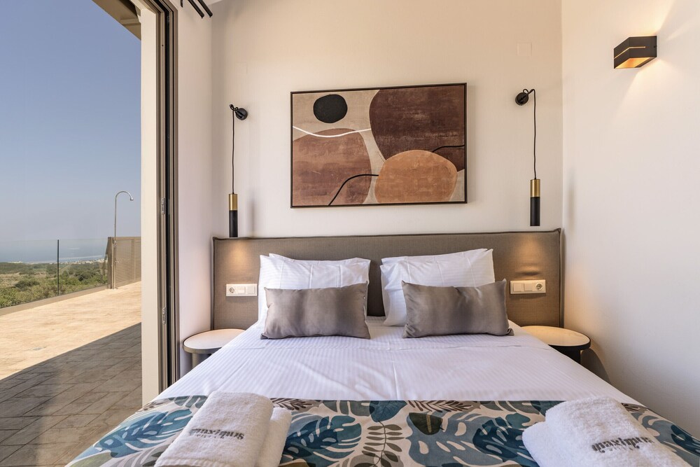 Luxury Villa Maximus - With Private Heated Pool