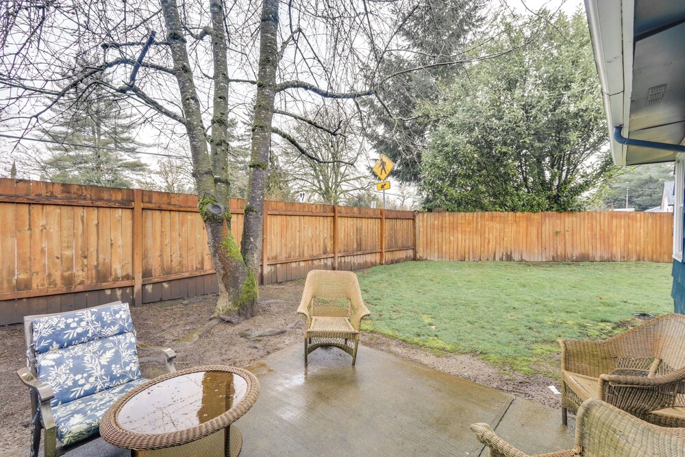 5 Mi to Oregon Zoo: Apartment w/ Private Yard
