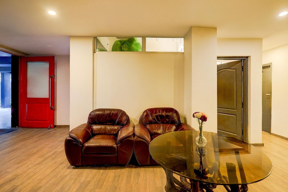 Spacious Comfort Stays Near Aerospace Museum
