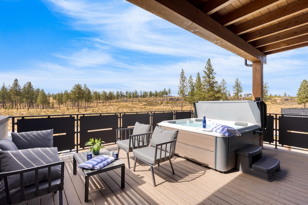 1216 Skyline Ranch 200 Downtown Location Private Hot Tub Mins to Old Bend