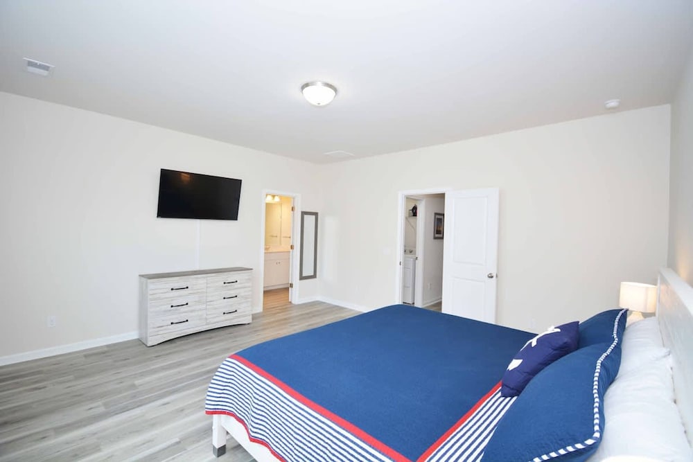 Getaway on Mclernon - Top Notch Mid Term Stay
