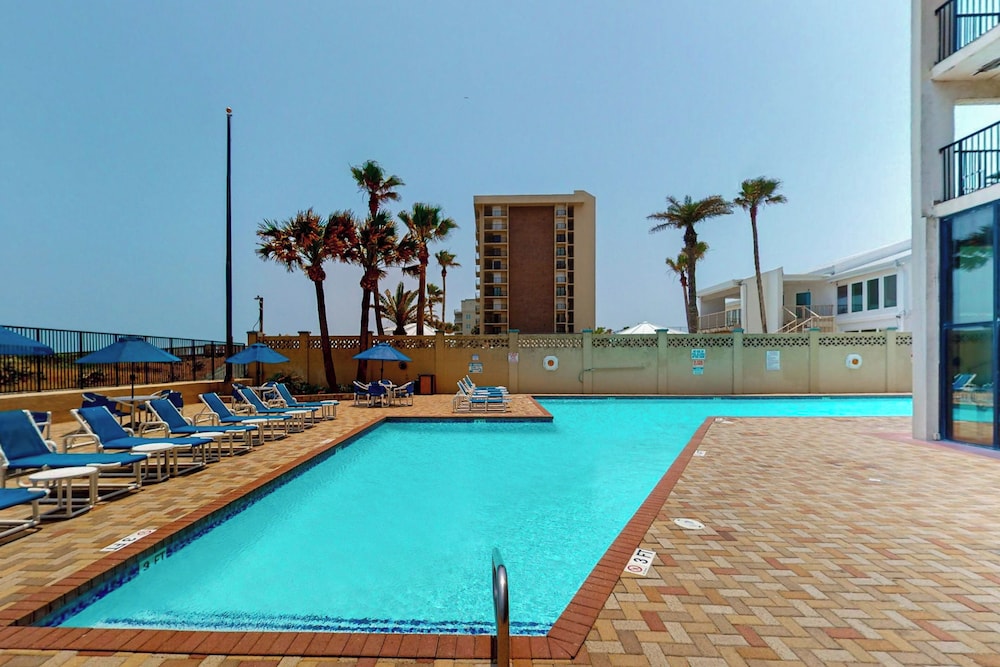 3BR Beachfront Condo w/ Pools & Balcony