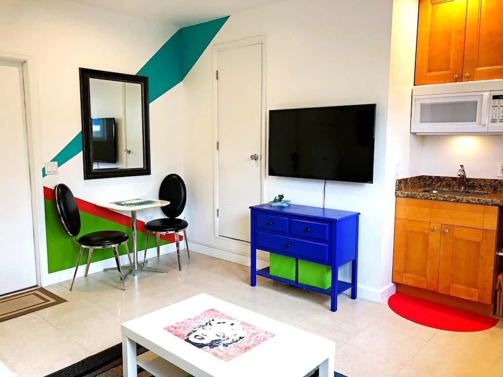 Studio in Las Olas Near FL Beach