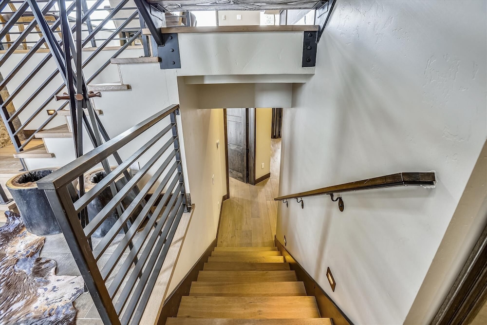 Falcon Haus 4 Bedroom Townhouse by RedAwning