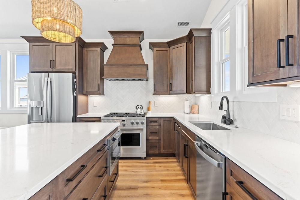1040 Break / 1040 Ocean Blvd West 4 Bedroom Home by RedAwning