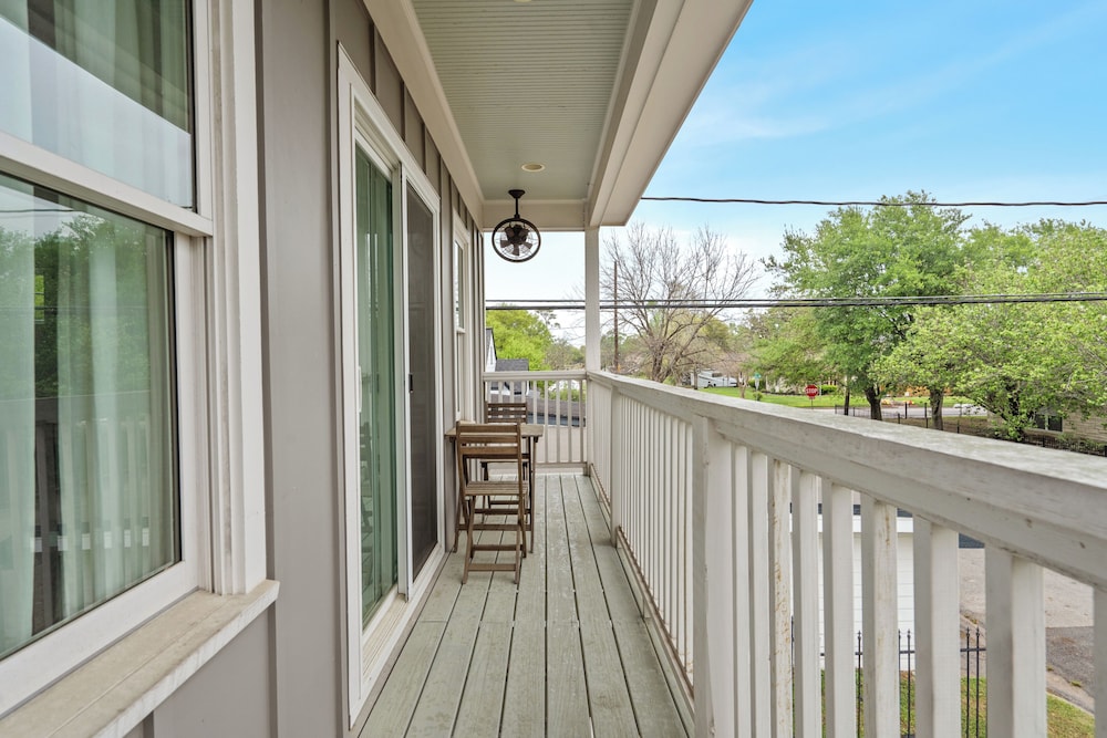 Wonderful Getaway 1BR with Balcony Views