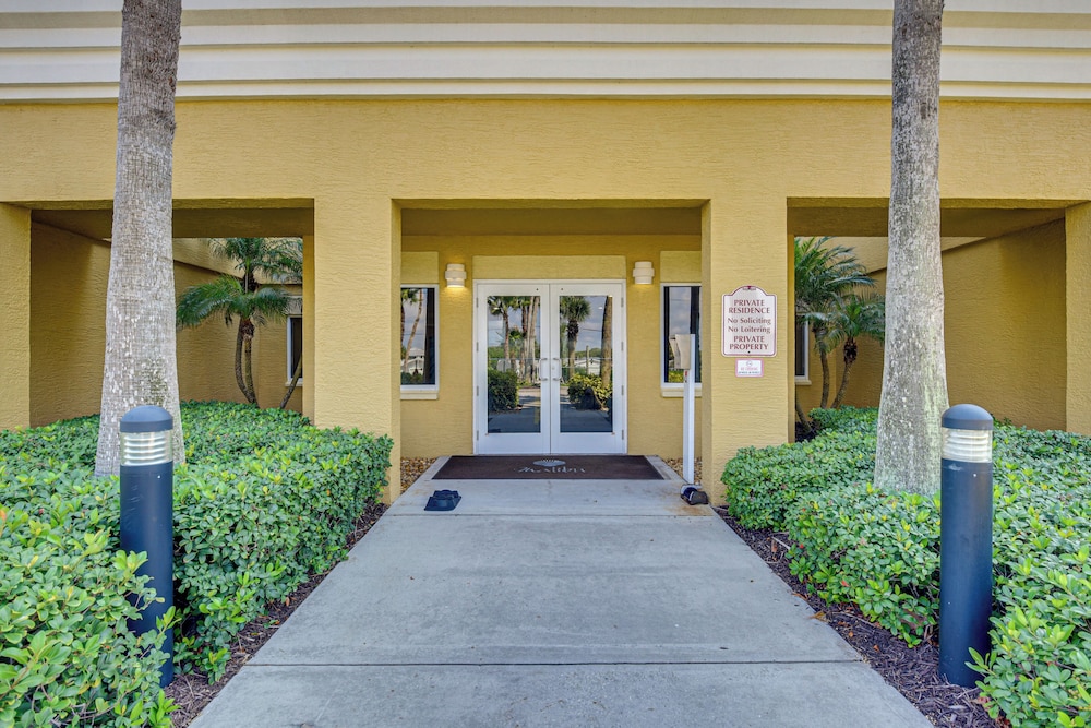 Direct Beach Access: NSB Condo w/ Community Perks