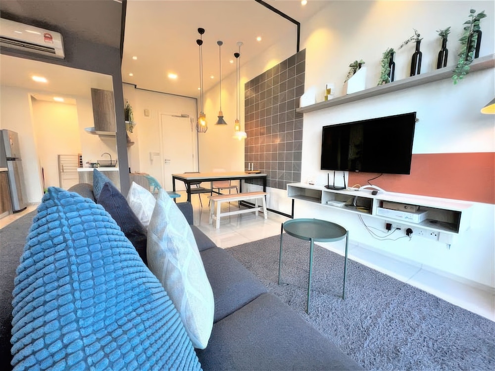 The Robertson Residences Free Gym & Pool
