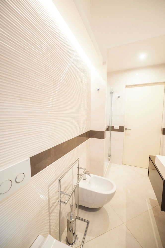 Spanish Steps Apartments
