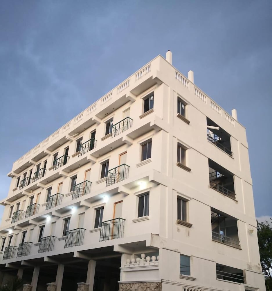 Jerusalem of Cancun Pansion Apts.