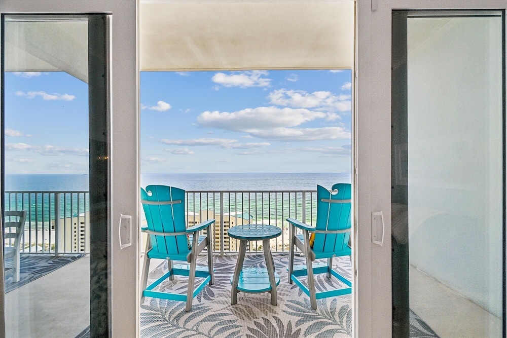 Laketown Wharf 2123 3 Bedroom Condo