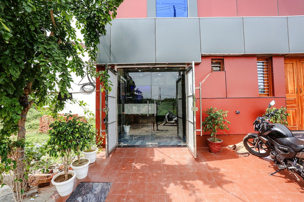 Fabhotel Sangita Dham