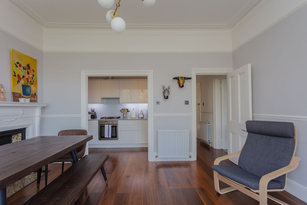 Newly Renovated 3 Bedroom Apartment in North West London