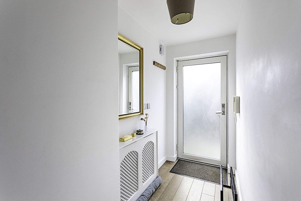 Beautiful Open Plan Garden Flat
