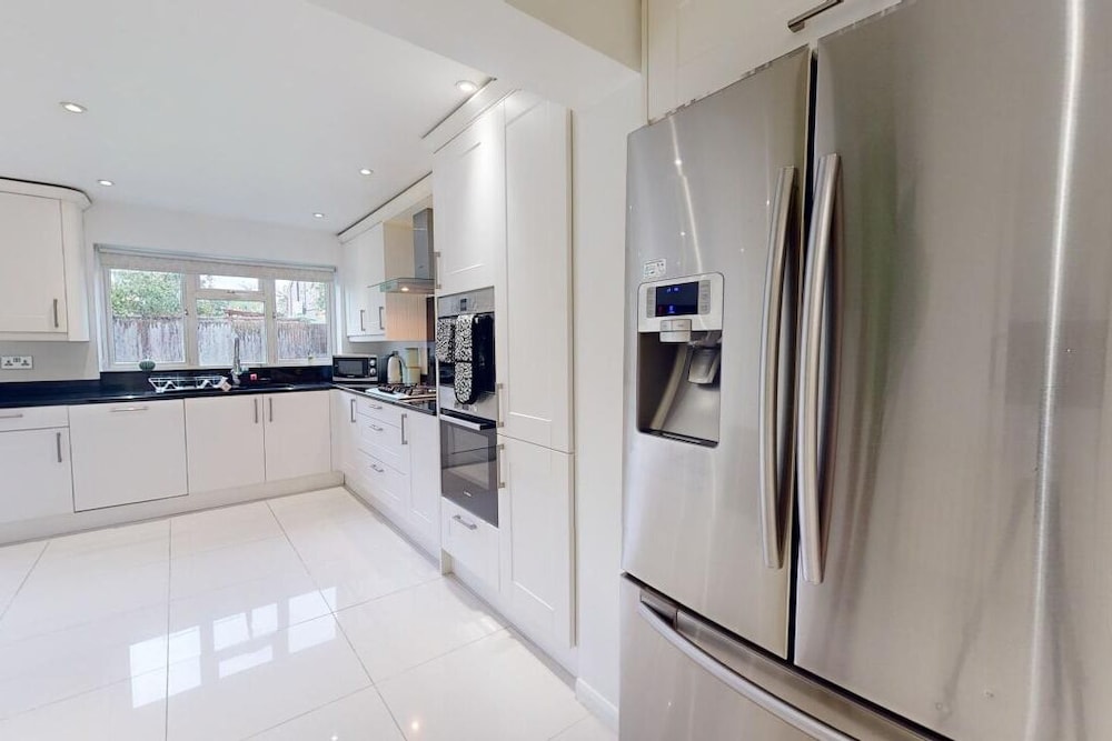 Parlaunt House - 3 Bedroom With Free Parking