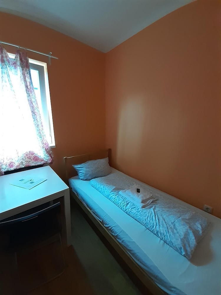2-Rent Group Hostel Rooms&Apartments TUB19A