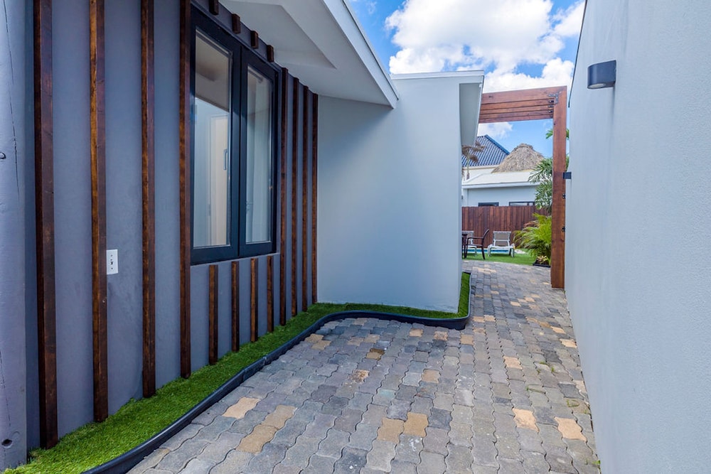 Brand NEW 2br1ba w Privatepool in Amazing Location