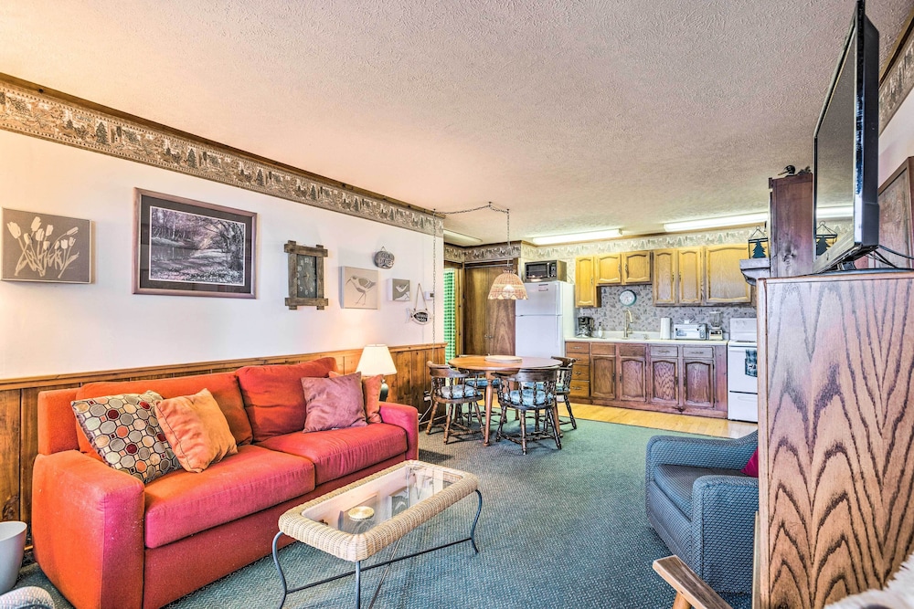 Lakefront Glen Arbor Condo w/ Boat Dock Access! view 4