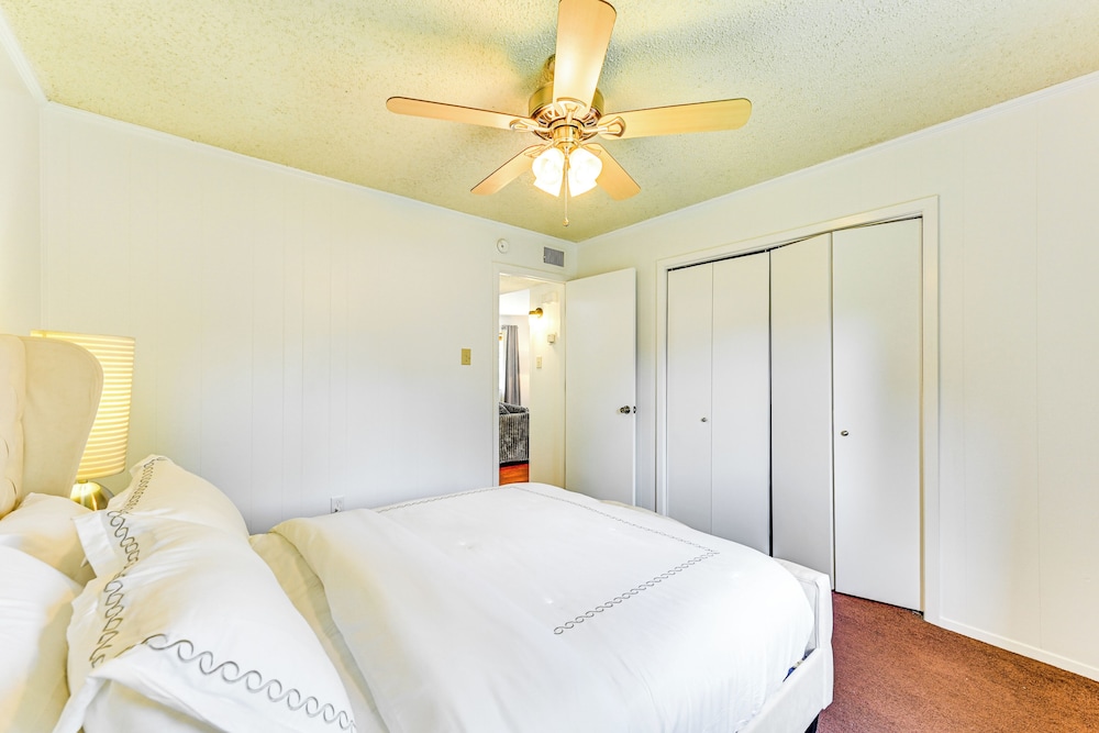 2 Mi to Historic Dtwn Nacogdoches: Cozy Apartment!
