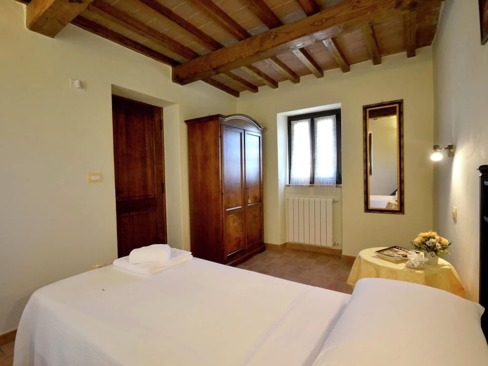 Villa with Private Pool near Cortona in Calm Countryside & Hilly Landscape photo 3
