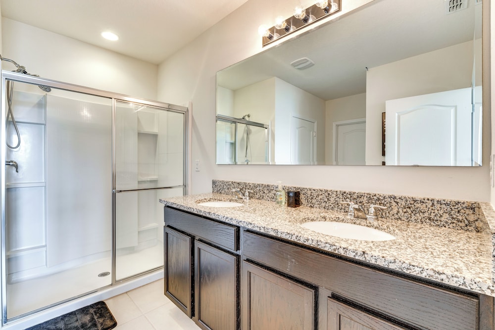 7 Mi to Usta: Waterfront 'tennis House' w/ Yard!