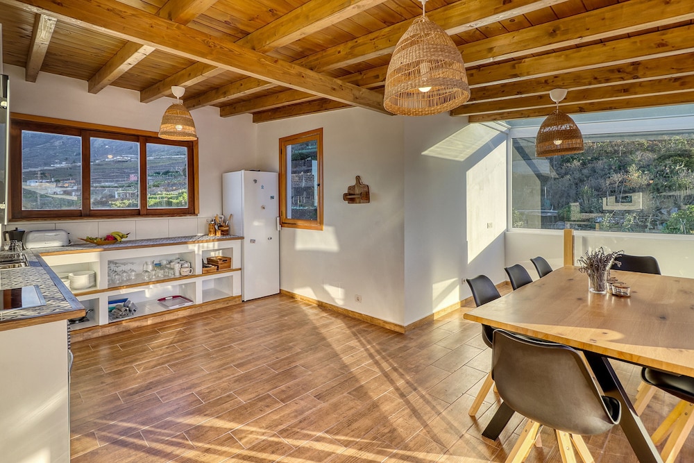 Special Home w Tropical Garden Near Seaside