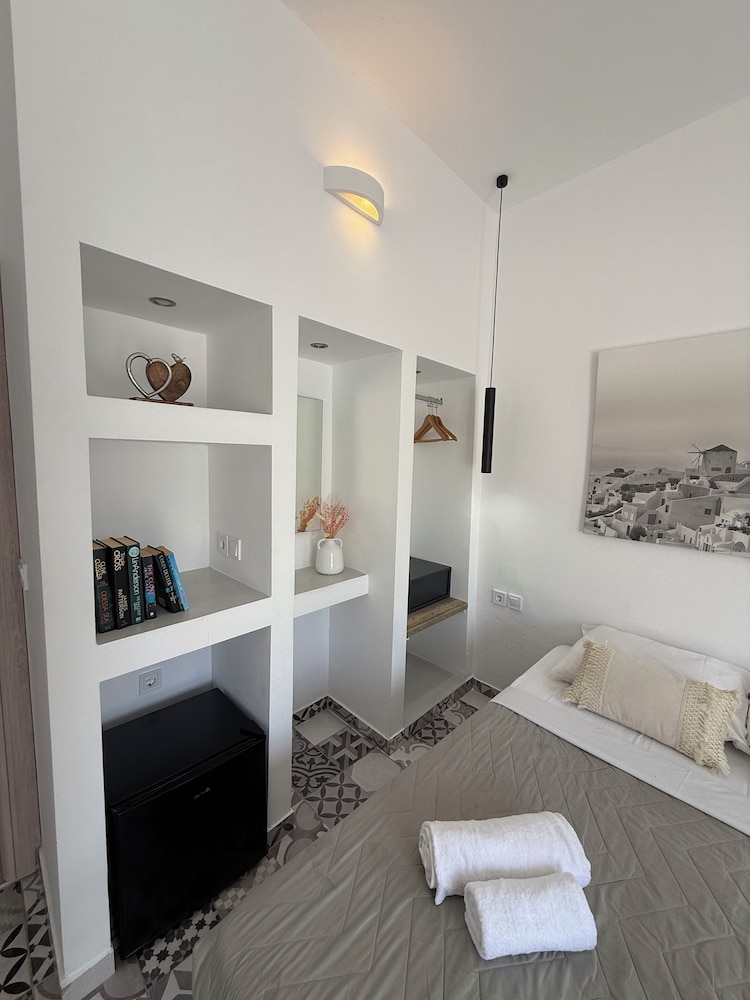 Giasemi Fira Studios