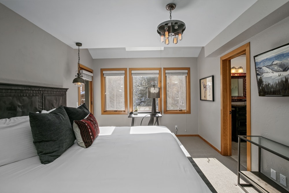 2060 Solamere Drive - Four Bedroom Home 4 Condo