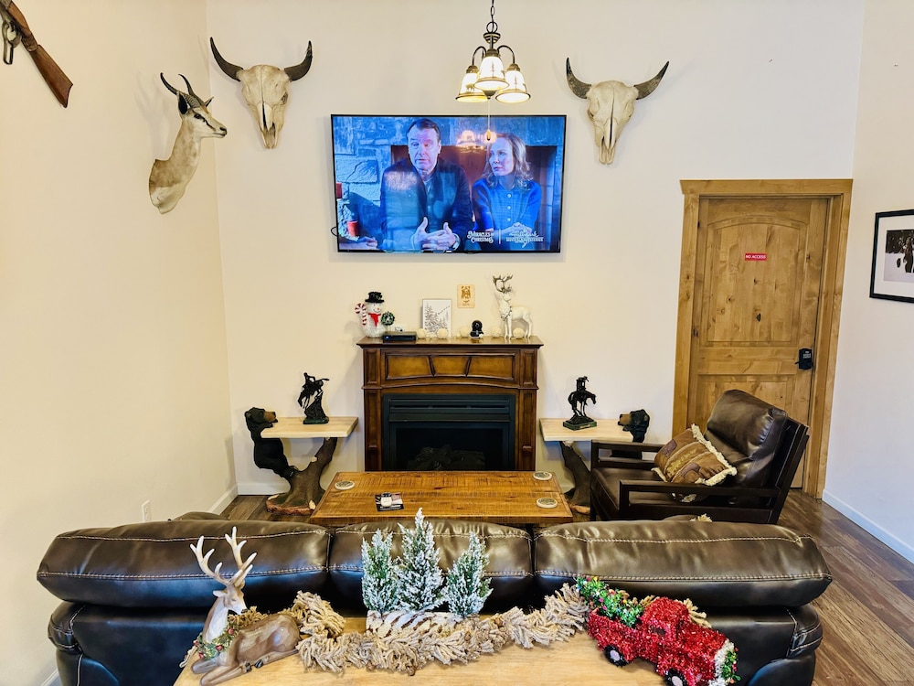 Grizzly Lodge Motel