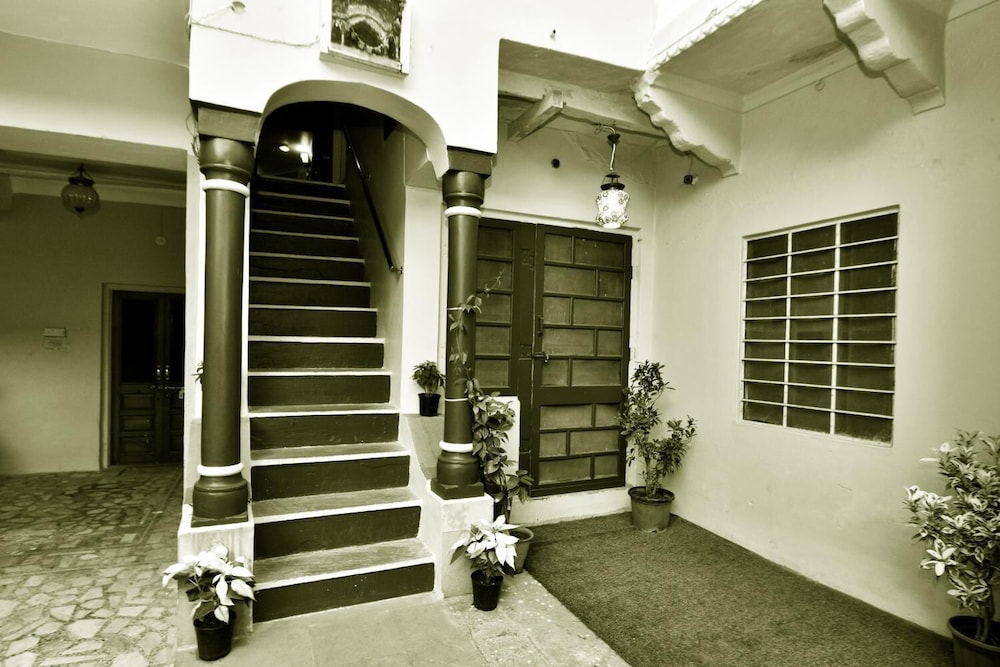 Pink Elephant Haveli - Hostel view 4