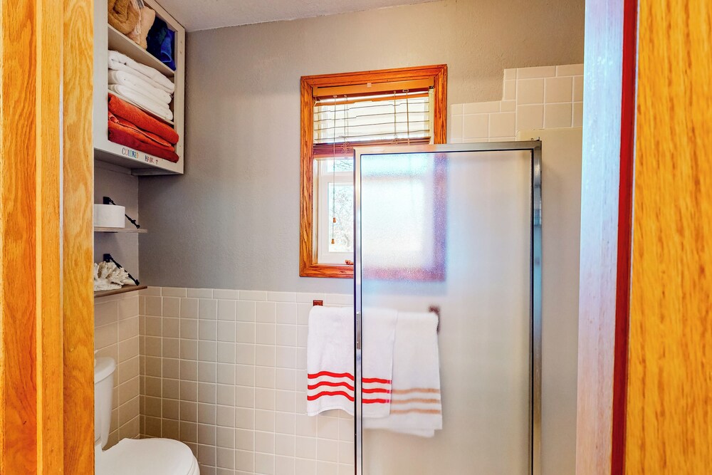 Relax at 'the Cove' Waterfront Getaway