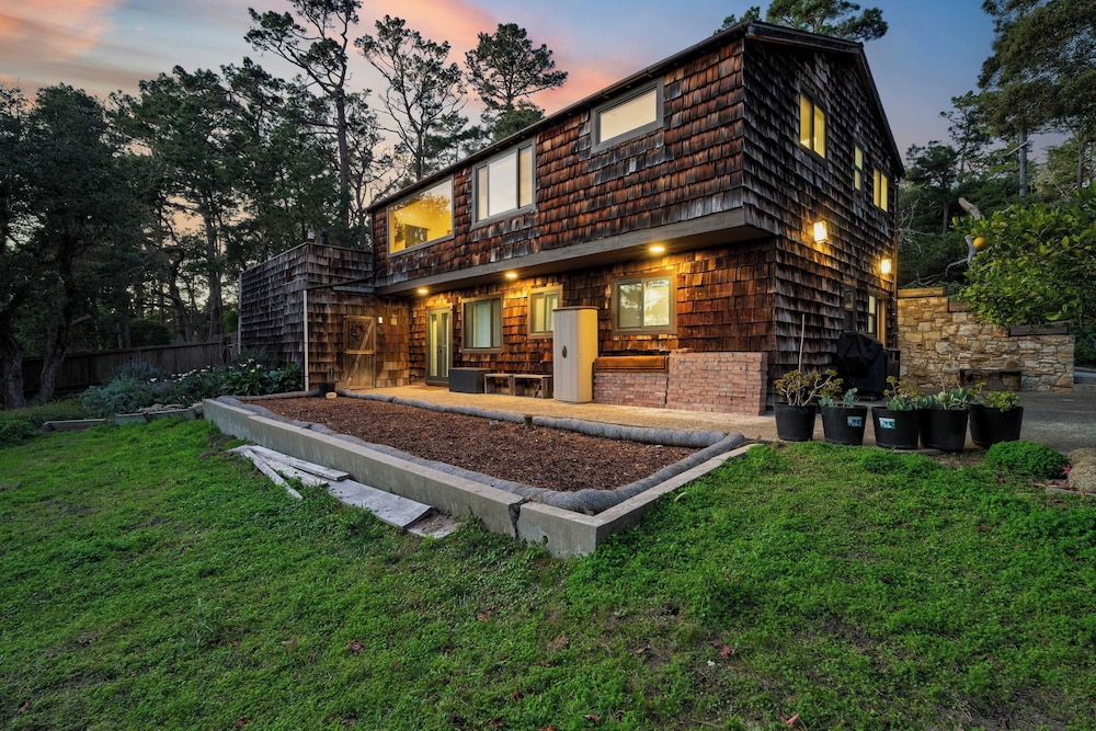 Sunridge Lookout by Avantstay Big Backyard Oasis + Patio, Central Location