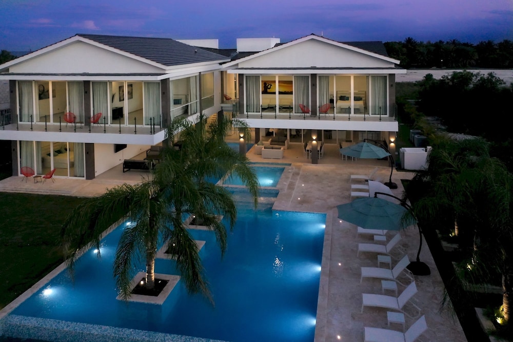 Cap Cana Villa for Rent Modern Fresh and Fully-equipped Oceanfront Villa