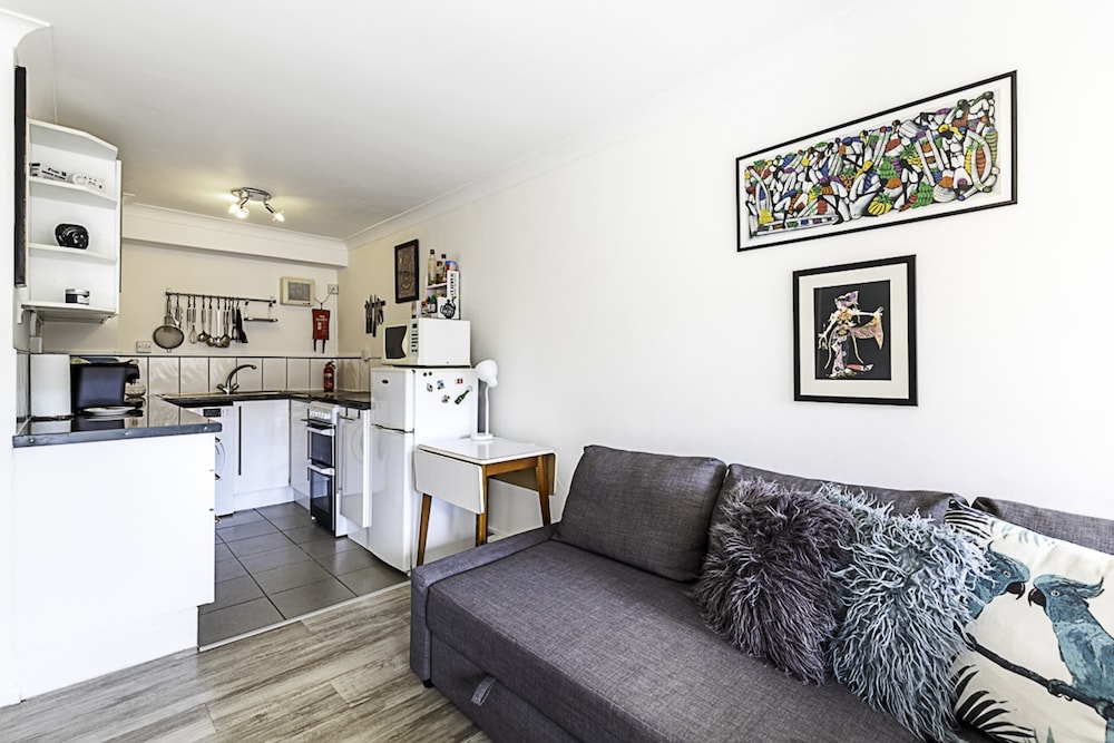 Cosy Angel Flat: Tube Nearby, Stunning Views!