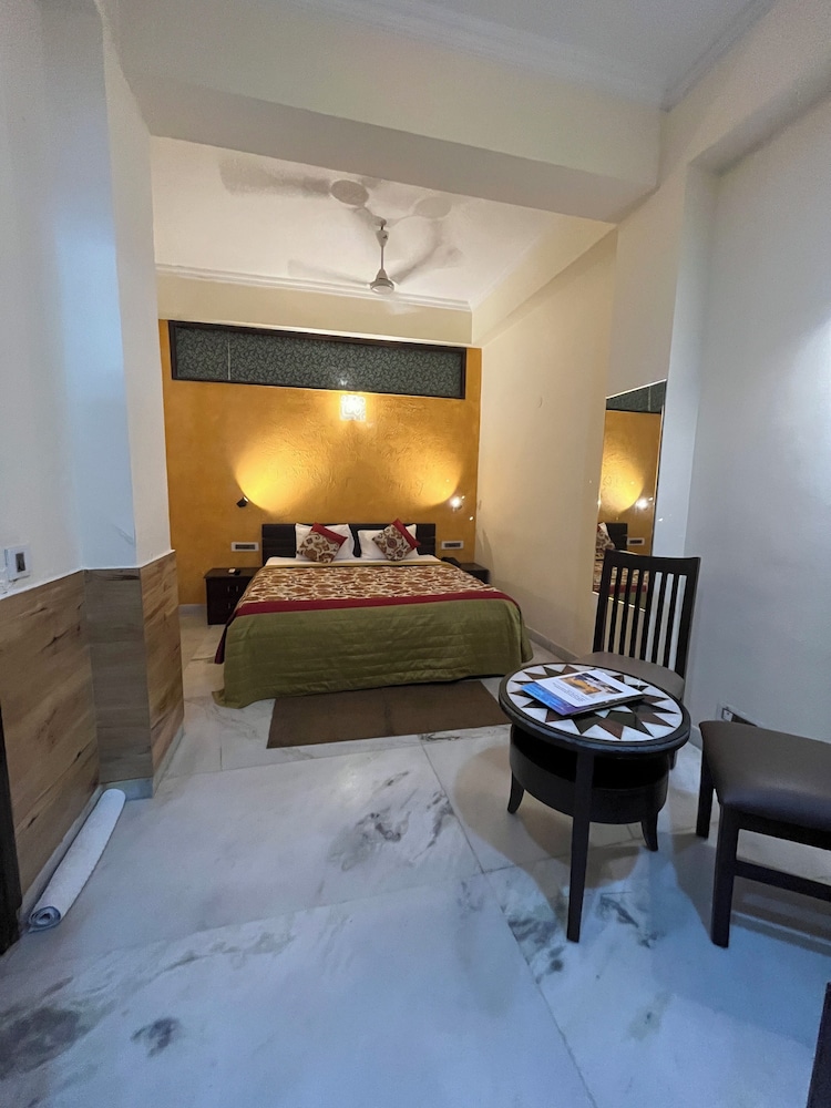 TreeHouseNarmade A Riverfront Resort Spa