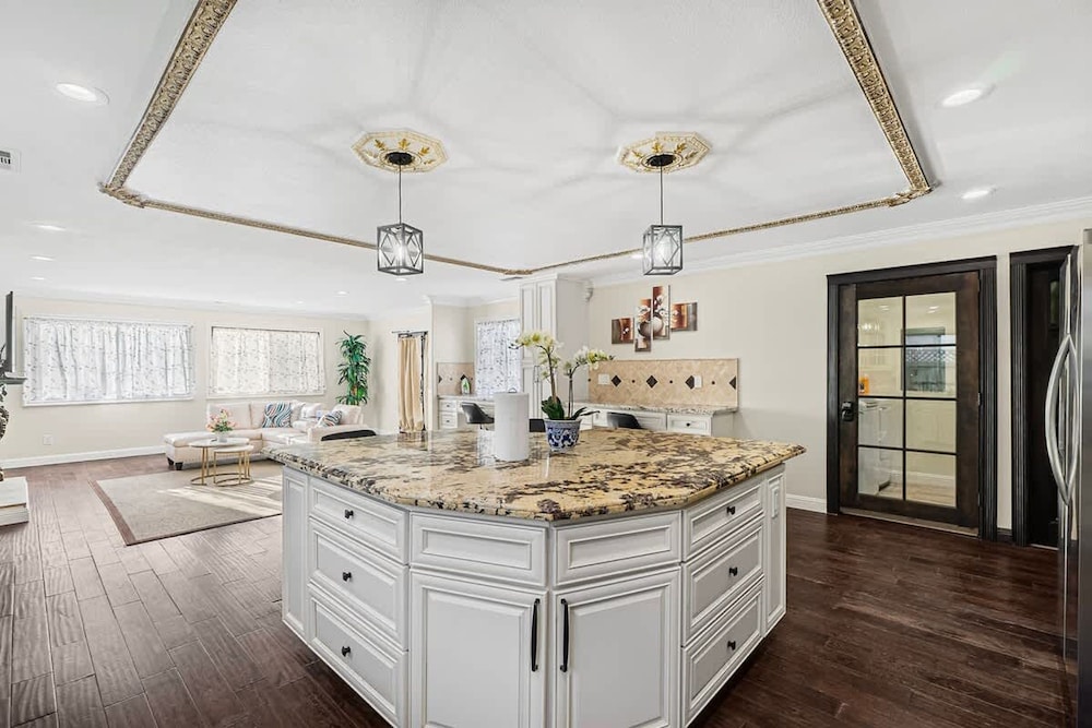 SJ Downtown 5 BR Stunning House